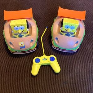 2 Sponge bob remote control cars only one remote both run by batteries